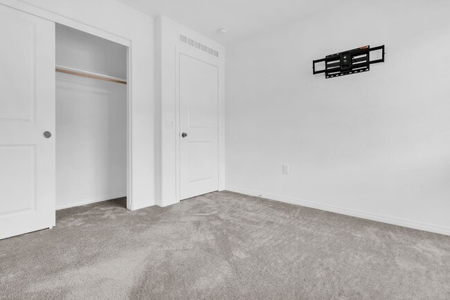 Building Photo - 19132 Ash Grv St