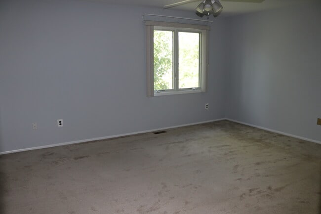 Building Photo - 17 Saxonney Cir