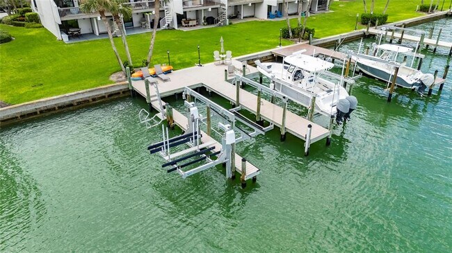 Building Photo - 160 Marina Del Rey Ct