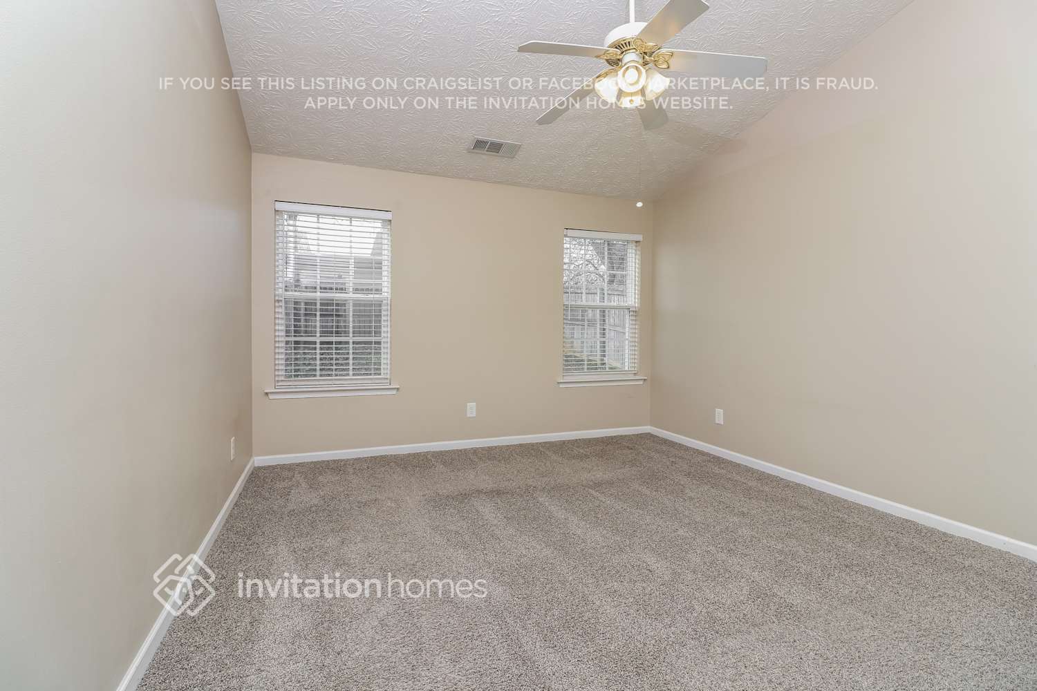 Building Photo - 302 Meadows Ln