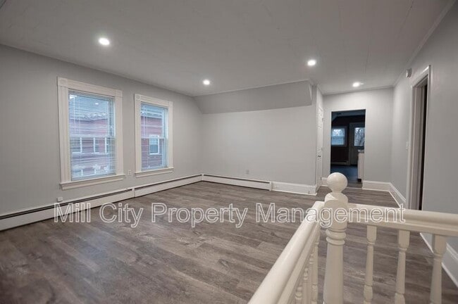 Building Photo - 340 Pearl St