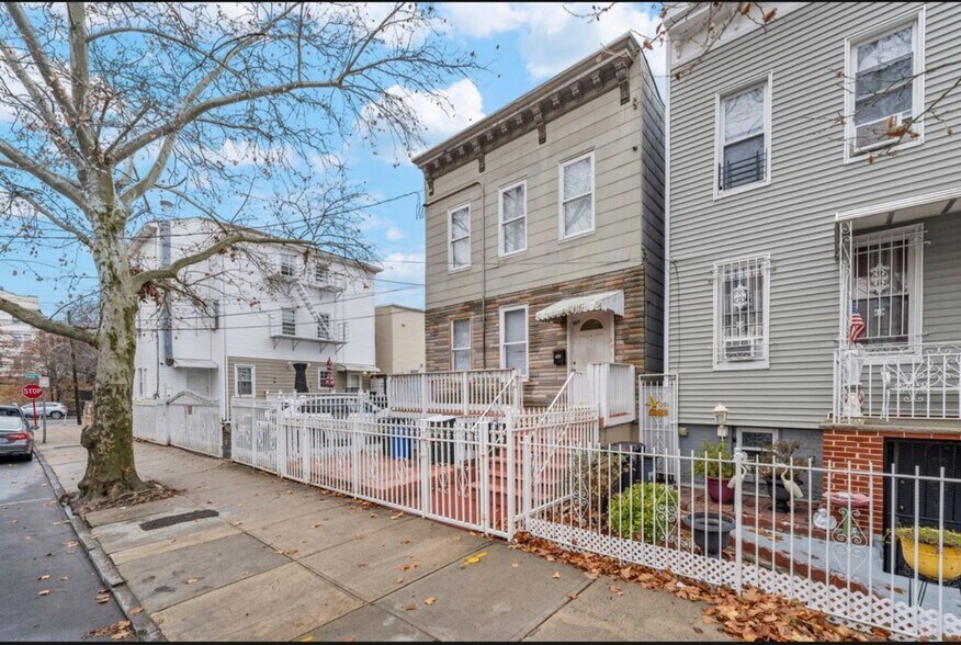 Building Photo - 189 Belvidere Ave