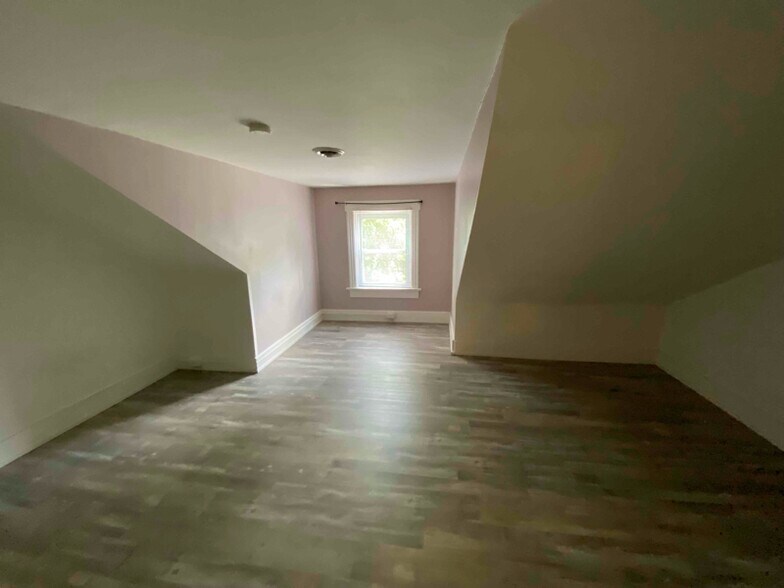 Building Photo - 1532 Burney Ln