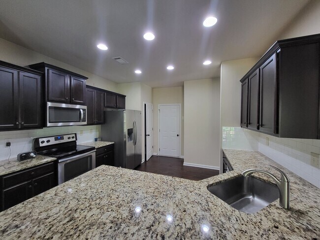Building Photo - 5716 Westin Cir