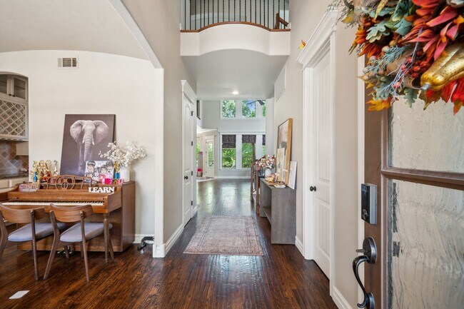 Building Photo - Stunning 5 bedroom 4.5 bath in Stonebrooke Glenn