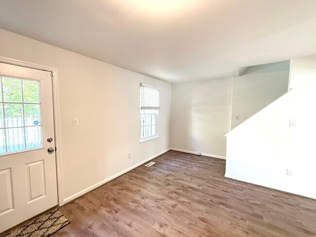 Building Photo - 1971 Darlington Loop