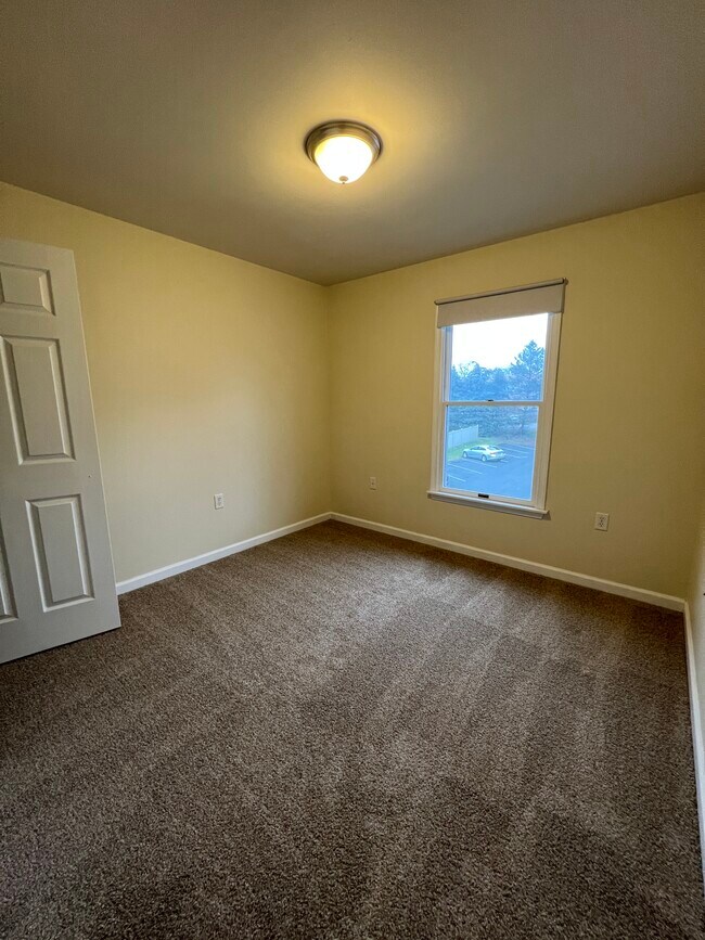 Building Photo - 4 N Locust St