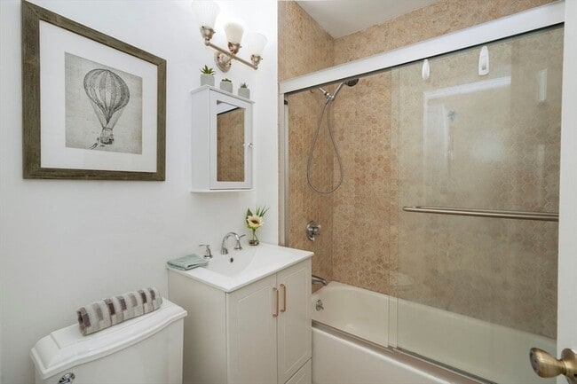 Building Photo - 122 Brook Rd