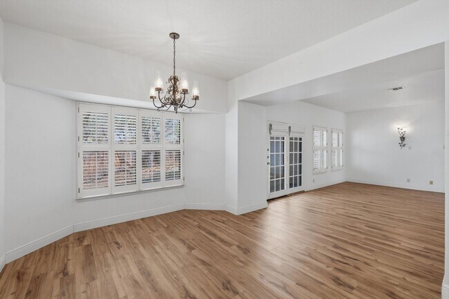 Building Photo - Spacious 4/2.5 in Northwest Crossing