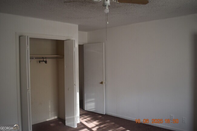 Building Photo - 4934 Log Cabin Dr
