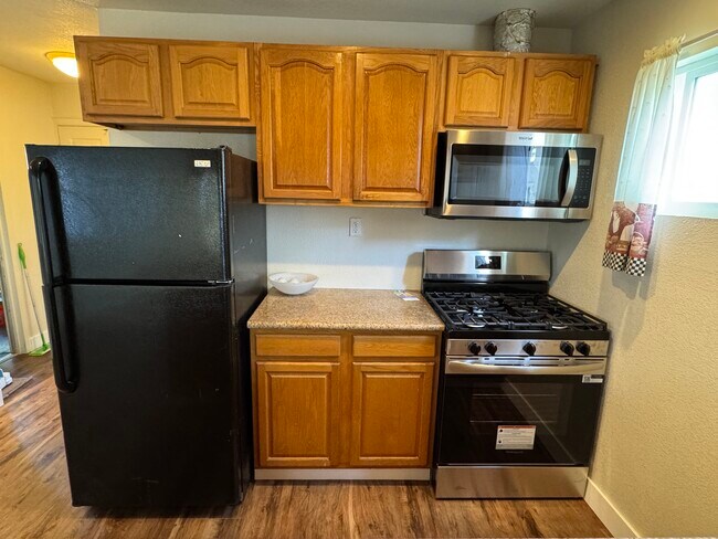 Building Photo - 10920 Apricot St