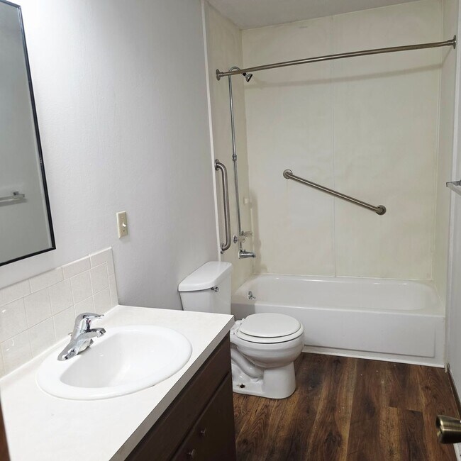 Building Photo - Cairo-1430/1432