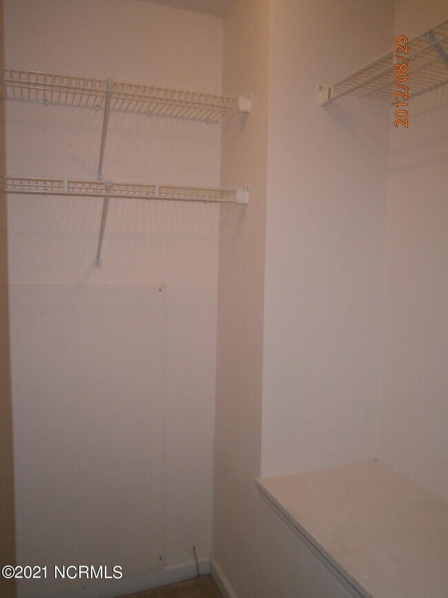 Building Photo - 405 Winners Cir S