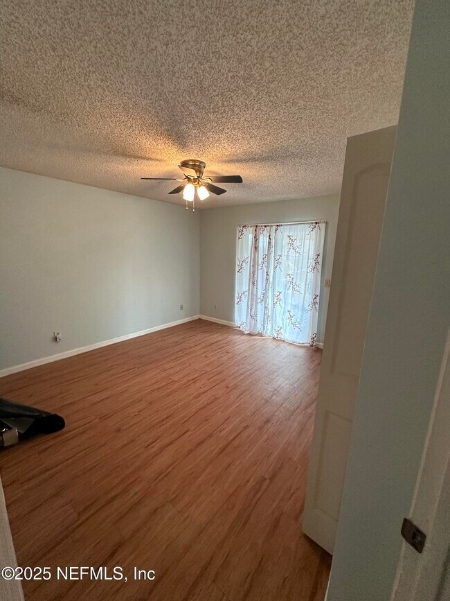 Building Photo - 1855 Alberta Ct N