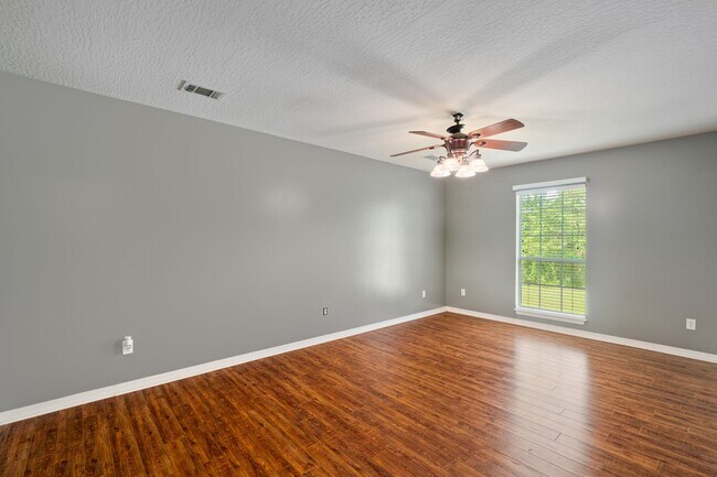 Building Photo - 330 Boggy Hollow Rd
