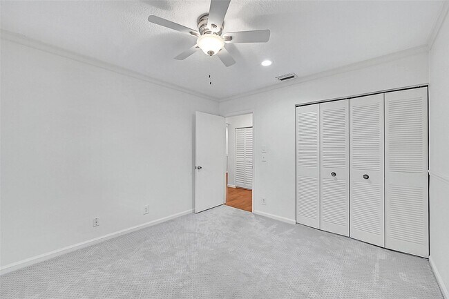 Building Photo - 1002 NW 105th Way