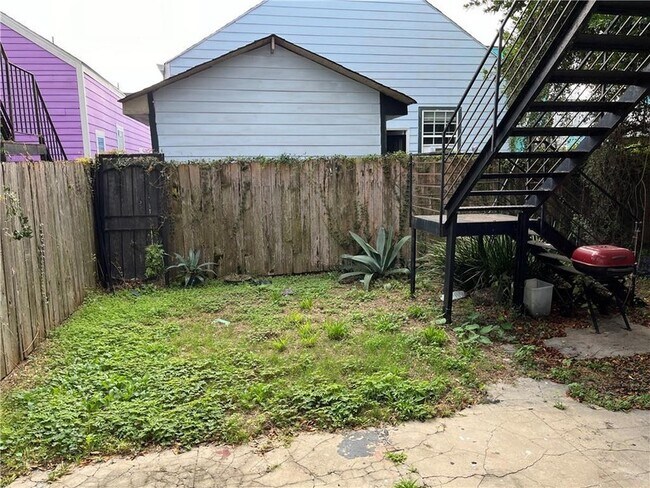Building Photo - 1716 Bayou Rd
