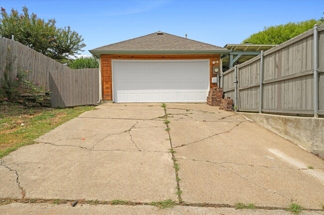 Building Photo - 1216 Bold Forbes Dr