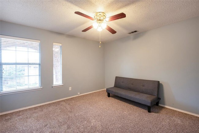 Building Photo - 5517 Vineyard Ln