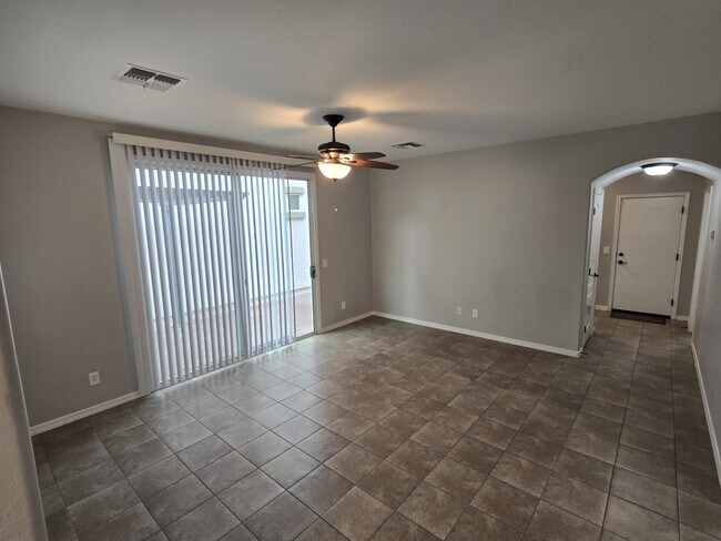 Building Photo - 950 S Wallrade Ln