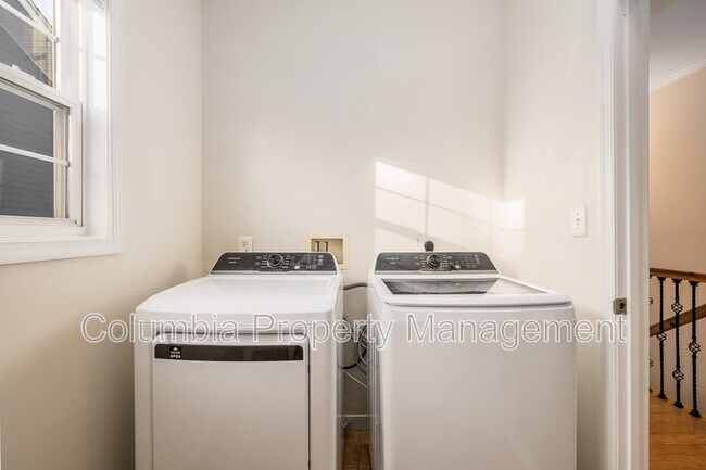 Building Photo - 2421 Franklin St NE