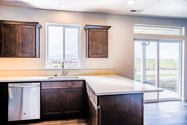 Building Photo - 4 Bedroom, 2.5 Bath New home
