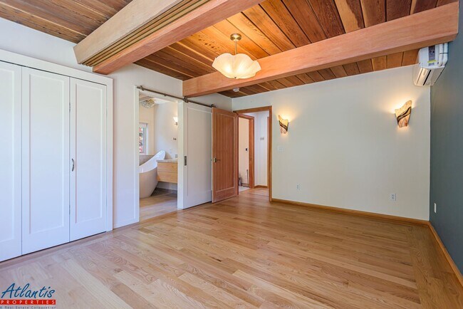 Building Photo - Stunning Home | Remodeled | Desirable Loca...