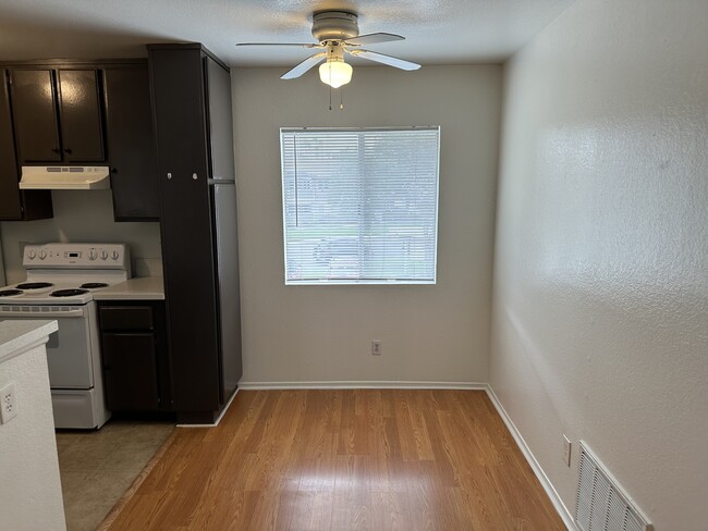 Building Photo - 3653 Oak Creek Dr