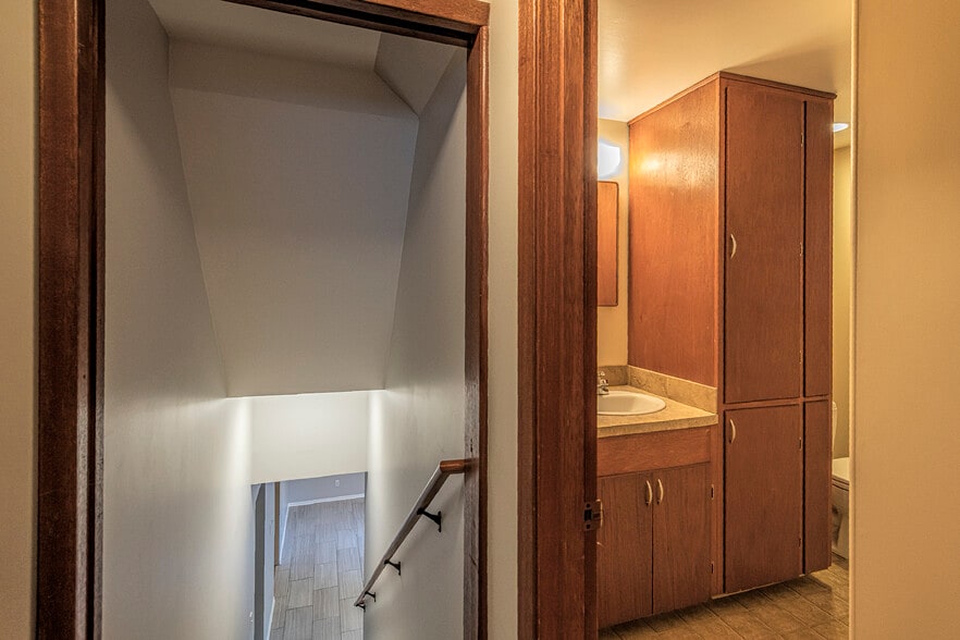 Stairwell and bathroom - 126 Newell Street