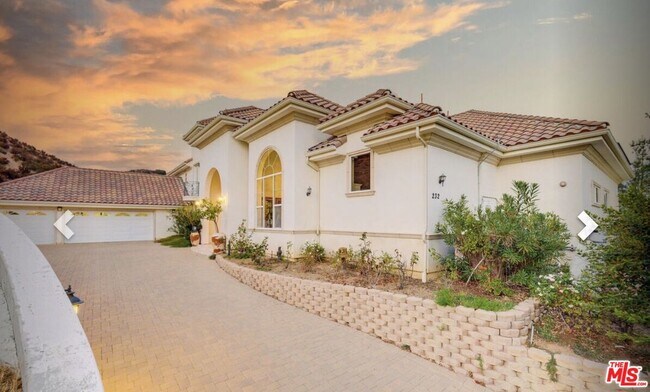 Building Photo - 232 Saddlebow Rd