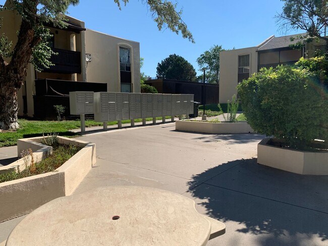 Building Photo - Lovely 2 Bedroom, 2 Bath Condo In The NE!