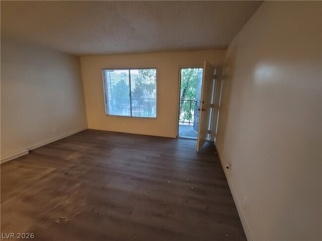 Building Photo - 615 S Royal Crest Cir