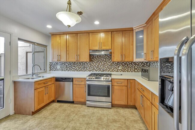 Building Photo - Sunnyvale Gem with Sleek Finishes & Though...