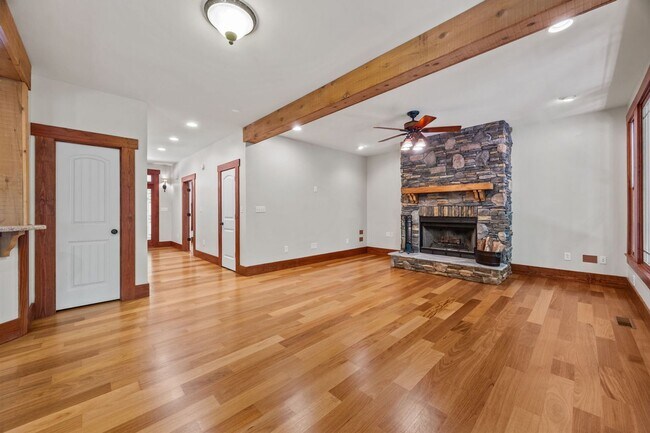 Building Photo - 2171 Briarwood Cir