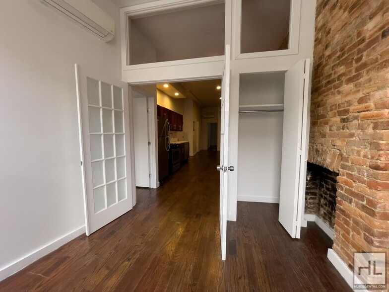 Building Photo - TOMPKINS AVENUE / Spacious 4-Bed 1-Bath