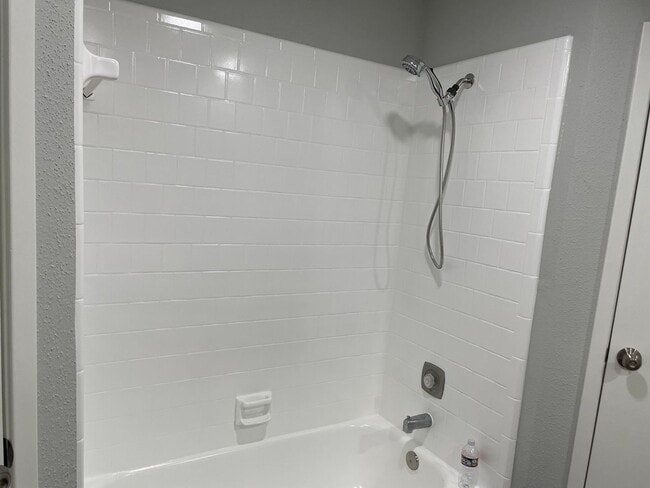 Building Photo - Charming 2 beds/2 baths duplex with privat...