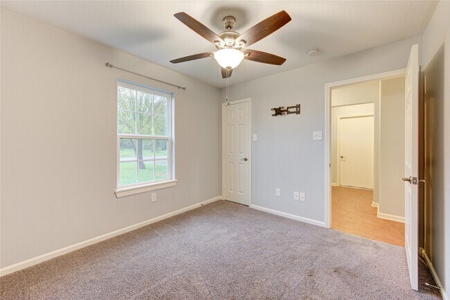 Building Photo - 503 W Linney St