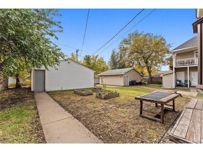 Building Photo - 882 Aurora Ave