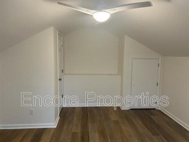 Building Photo - 2220 Bellaire Ave