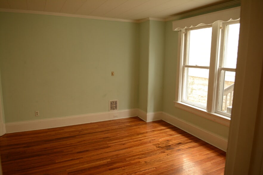 Living Room - 675 Spring Garden St