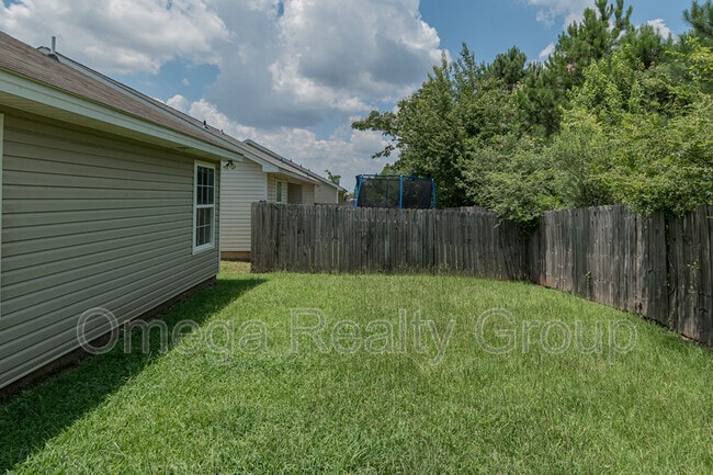 Building Photo - 3550 Cres Gardens Dr