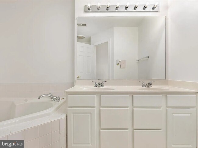 Building Photo - 8105 Rainwater Cir