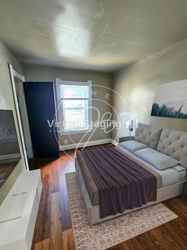 Building Photo - 3 bed 1 bath in West Toledo!- Many updates...