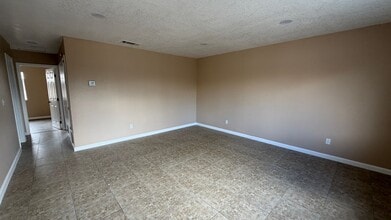 Building Photo - 1447 Pumalo St E