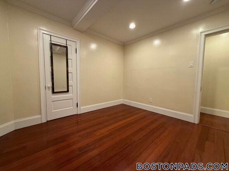 Building Photo - 1253 Beacon St