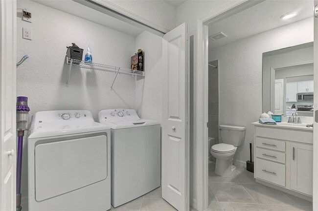 Building Photo - 12470 Wellen Golf St