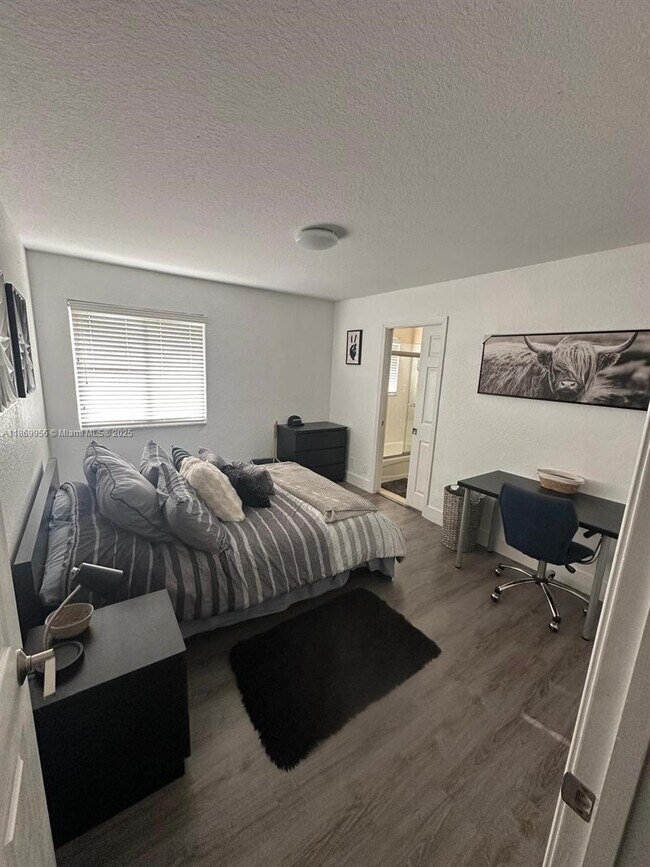 Building Photo - 1063 Sunflower Cir