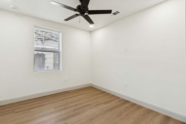 Building Photo - Practically Brand New on Amelia Island!