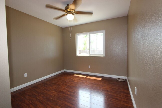 Building Photo - Beautiful 4 bedroom 2 bathroom home in Mira Mesa available now