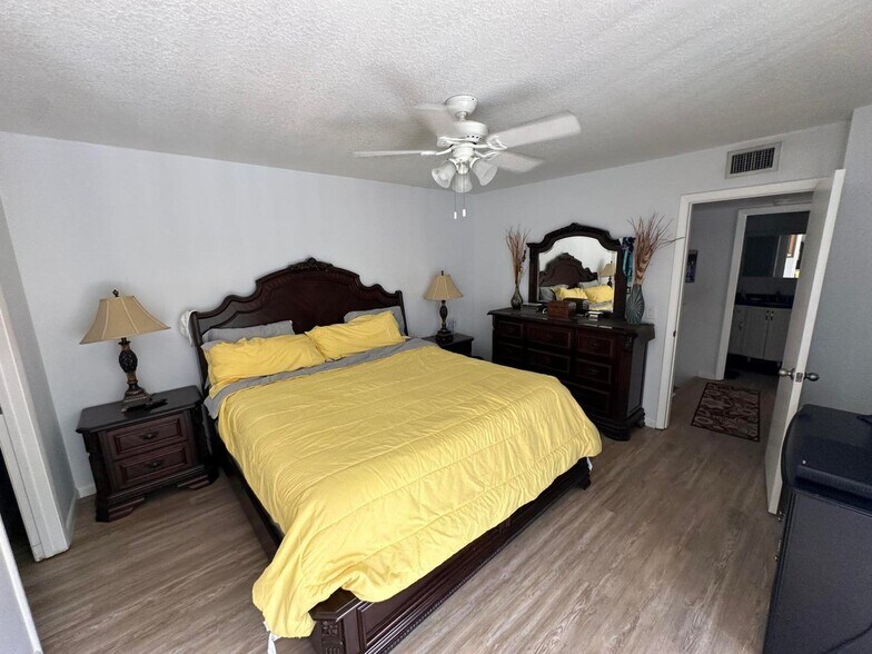 Building Photo - 246 Charter Way
